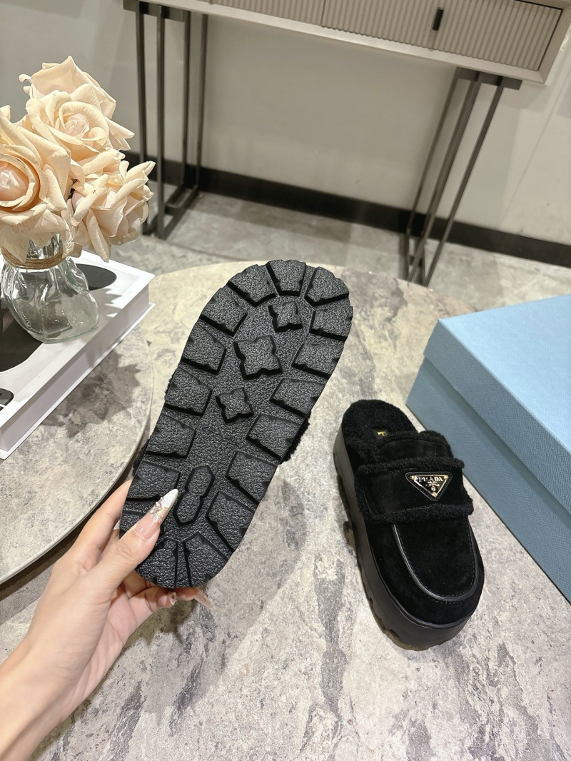 Pra*a slippers